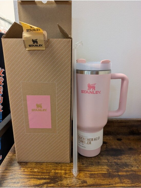 Stanley Accessories - Stanley The Flowstate Quencher H2.0 Tumbler 40oz  Pink -New